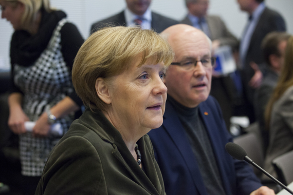 Bundeskanzlerin Angela Merkel und Fraktionsvorsitzender Volker Kauder während einer Fraktionssitzung