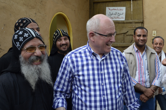 Auch in der Provinz von Luxor befindet sich das koptische Kloster Bachomeus, hier traf Kauder mit Vertretern der Gemeinde zusammen. 
