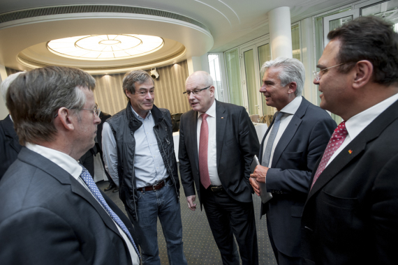Gespräche am Rande der Klausurtagung: Hans-Peter Friedrich, Thomas Strobl und Volker Kauder (v.r.)