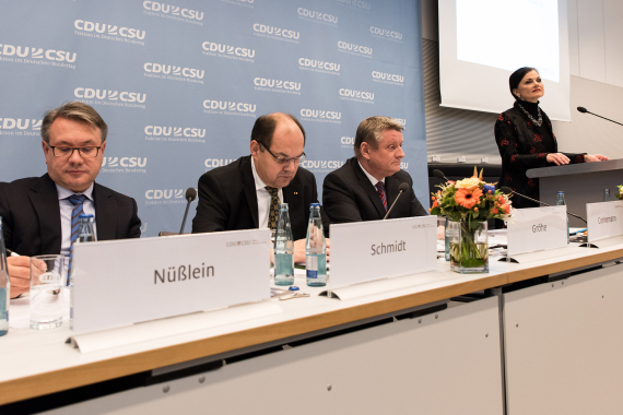 Dr. Georg Nüßlein MdB, Christian Schmidt MdB, Hermann Gröhe MdB, am Podium Gitta Connemann MdB