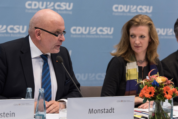 Dietrich Monstadt MdB Berichterstatter für Diabetes und Adipositas im Ausschuss für Gesundheit des Deutschen Bundestages (r.), Prof. Dr. Beate Jochimsen Hochschule für Wirtschaft und Recht Berlin