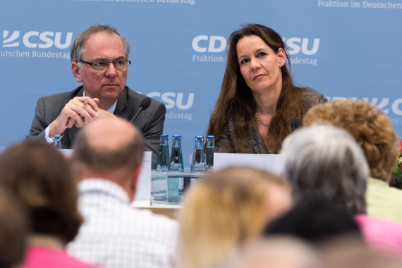 Fachgespräch Verantwortung für Religionsfreiheit – Religiöse Minderheiten in Flüchtlingsheimen besser schützen