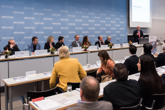 Fachgespräch Verantwortung für Religionsfreiheit – Religiöse Minderheiten in Flüchtlingsheimen besser schützen