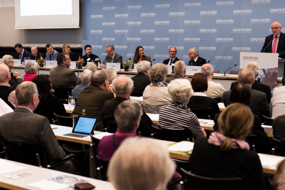 Fachgespräch Verantwortung für Religionsfreiheit – Religiöse Minderheiten in Flüchtlingsheimen besser schützen