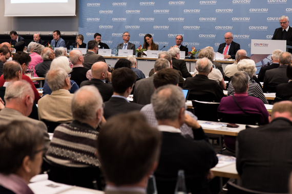 Fachgespräch Verantwortung für Religionsfreiheit – Religiöse Minderheiten in Flüchtlingsheimen besser schützen