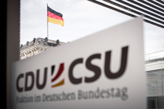 Flagge auf dem Reichstagsgebäude