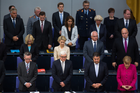 Schweigeminute zu Beginn der Sondersitzung
