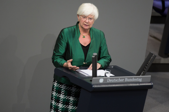Gerda Hasselfeldt spricht zur Regierungserklärung über Waffenlieferungen in den Nordirak