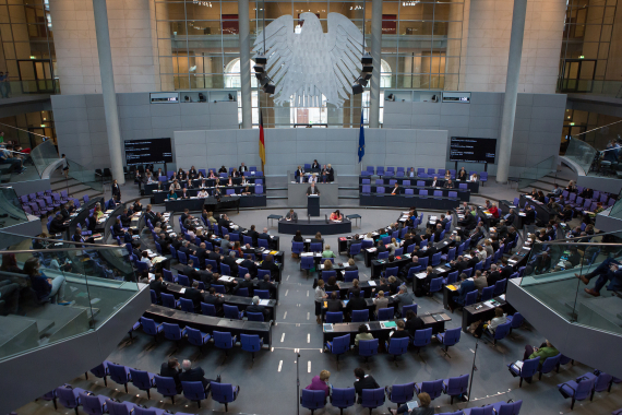 Zahlreiche Abgeordnete verfolgten die Debatte zum Mindestlohn