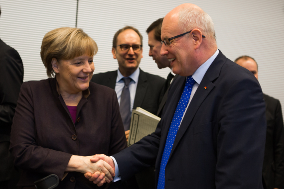Bundeskanzlerin Angela Merkel und Fraktionschef Volker Kauder während einer Fraktionssitzung
