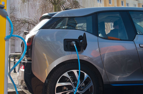 E-Automobil an der Ladesäule