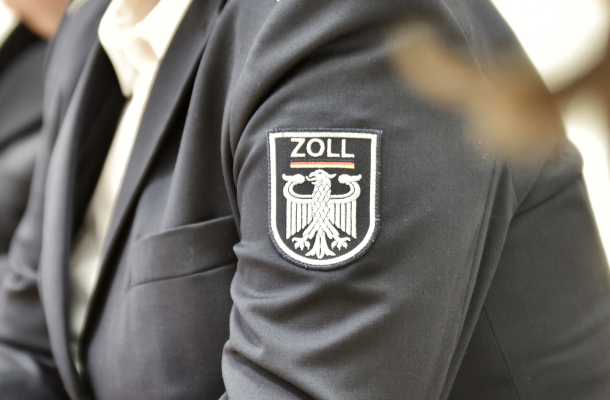 Ralph Brinkhaus und Thomas de Maizière zu Besuch beim Zoll