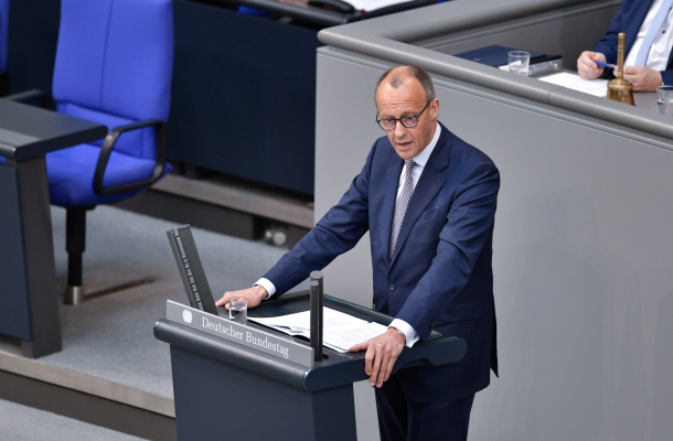 Friedrich Merz im Plenum am 28. April 2022
