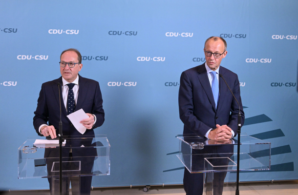 Friedrich Merz & Alexander Dobrindt geben ein Statement vor der Fraktionssitzung ab