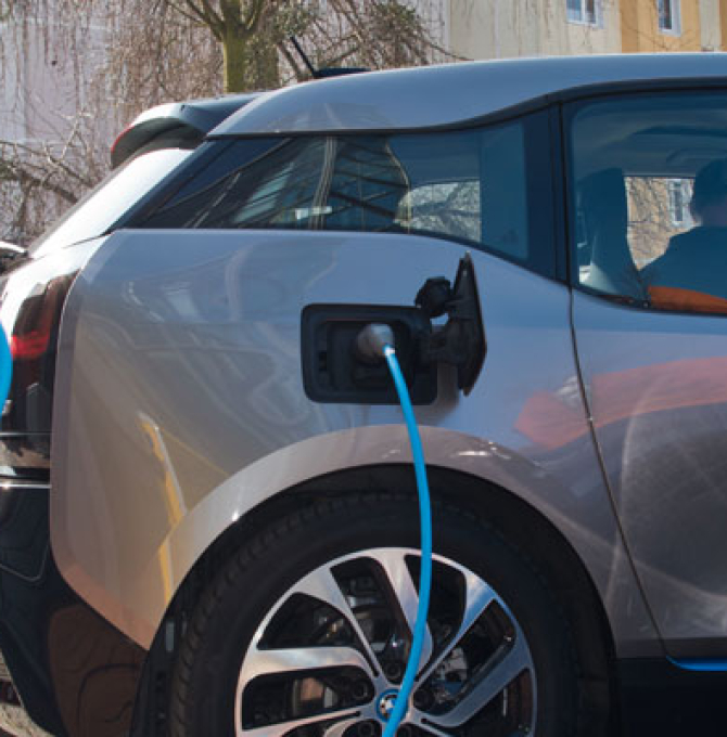 E-Automobil an der Ladesäule