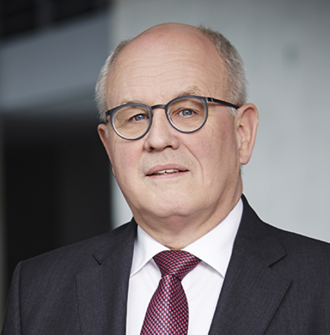 Volker Kauder ist der Vorsitzende der CDU/CSU-Bundestagsfraktion
