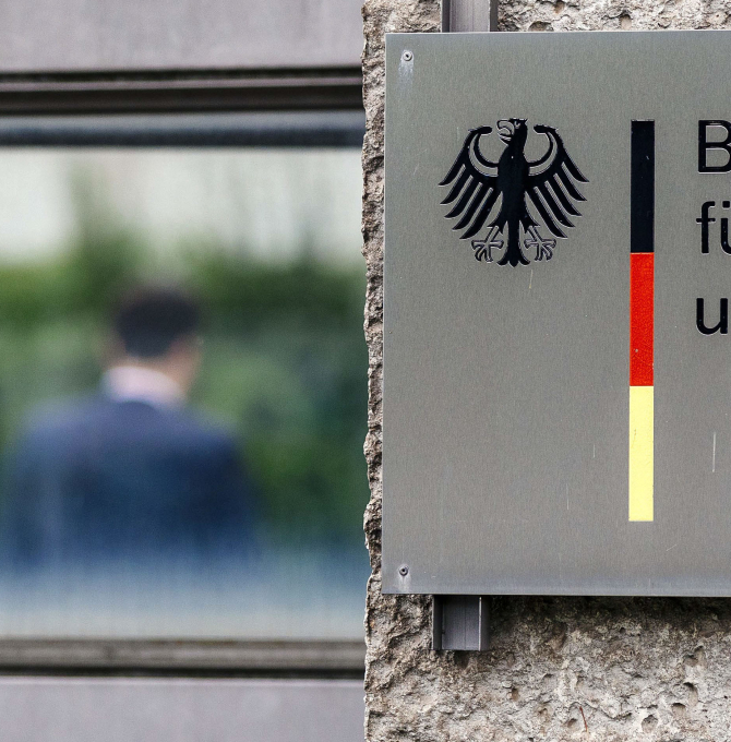 Schild: Bundesamt für Migration und Flüchtlinge