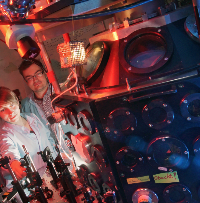 Laserlabor am Institut für Optik und Quantenelektronik der Universität Jena