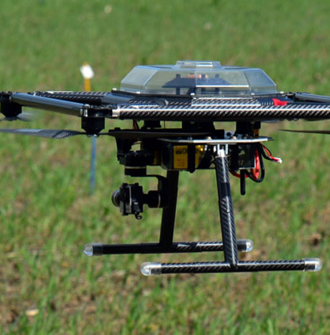 Eine Drohne, mit der Daten wie Bodenstruktur oder Bewuchsintensität erhoben werden können,