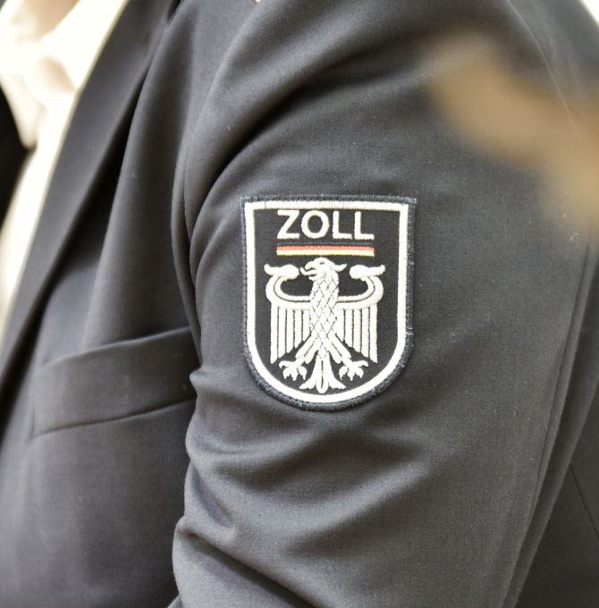 Ralph Brinkhaus und Thomas de Maizière zu Besuch beim Zoll
