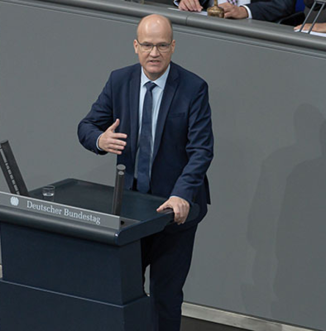Brinkhaus wirbt im Bundestag für gesamtgesellschaftlichen Konsens