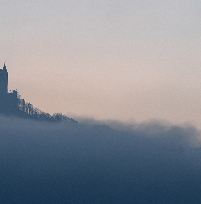 Hohenzollernburg im Nebel