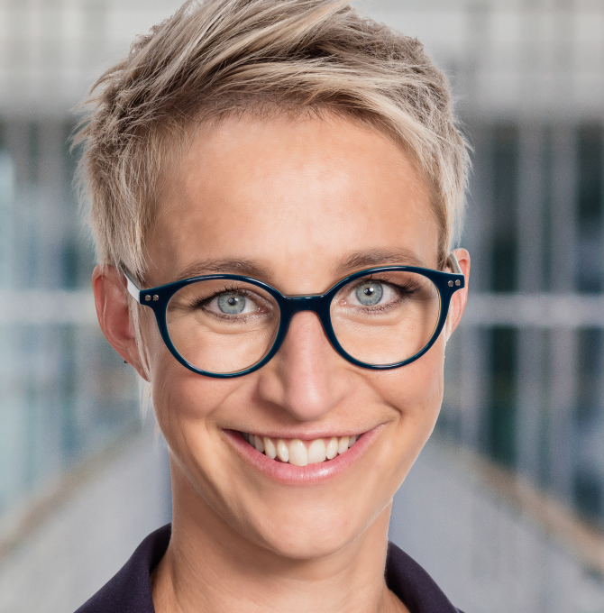 Nadine Schön