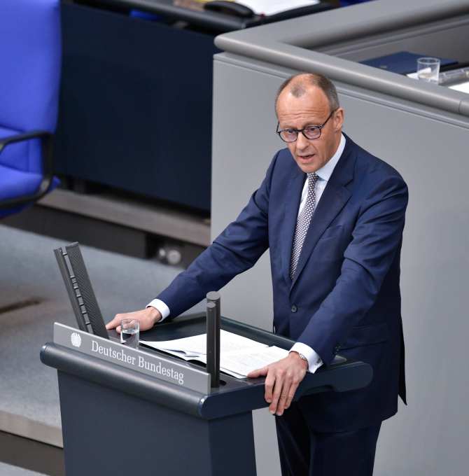 Friedrich Merz im Plenum am 28. April 2022