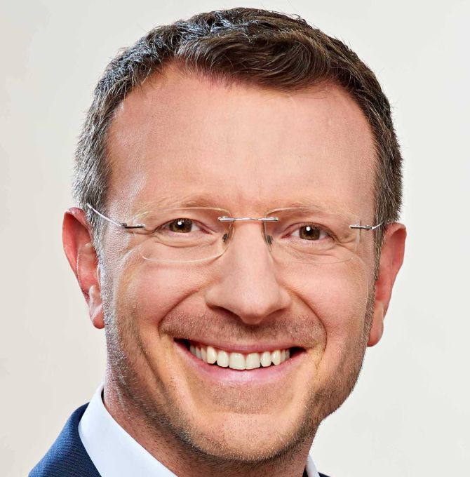 Dr. Jan-Marco Luczak