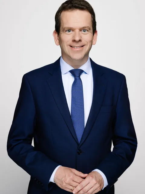 Dr. Martin Plum